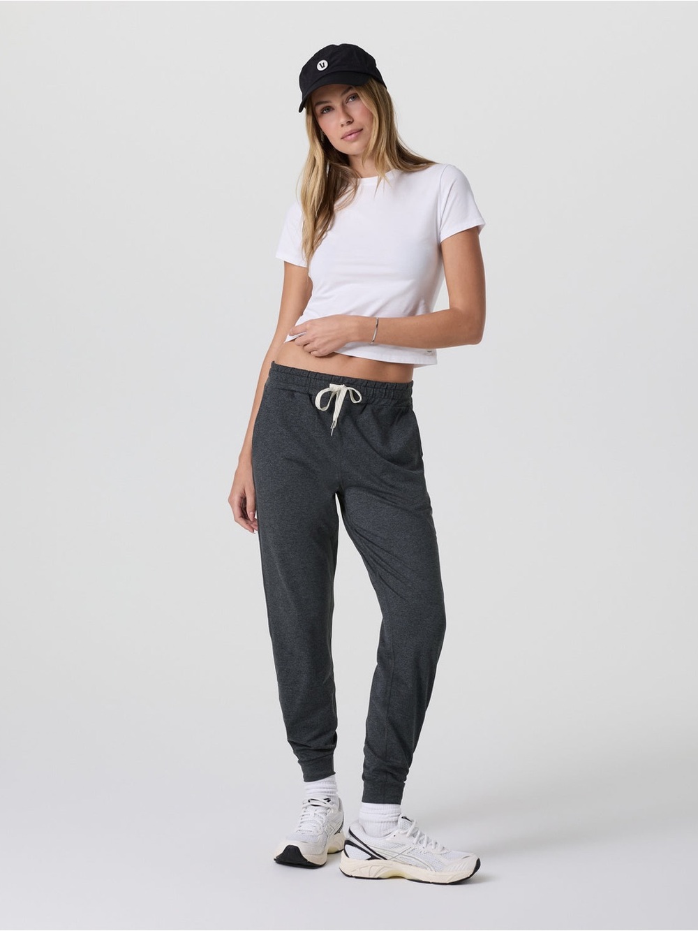 Vuori Women's Charcoal Jogger Pants - Comfortable Everyday Fit - Picture 1 of 12